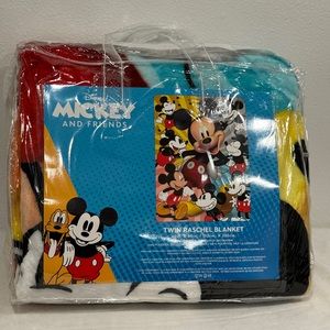 Disney Mickey Twin size 60x80inch Rachel Blanket New.